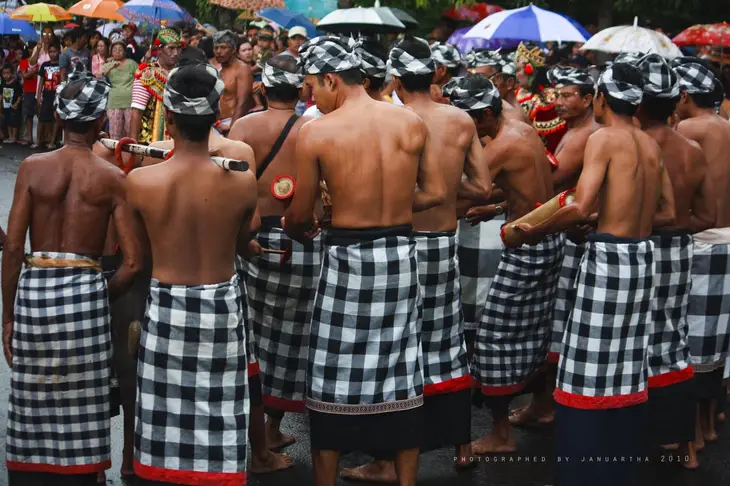 Tektekan, Pertunjukan Khas dari Desa Kerambitan, Tabanan, Bali